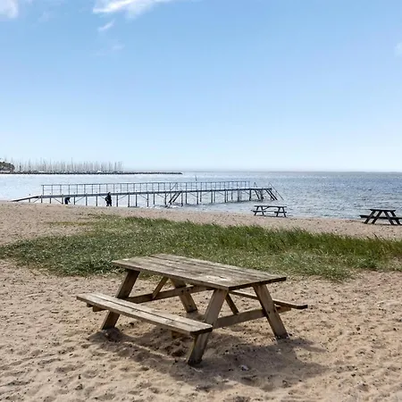 2 Bedroom Gorgeous In Hébergement de vacances *